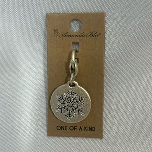 NWT Amanda Blu | Snowflake Silver Charm One Of A Kind Bracelet Clip On Round